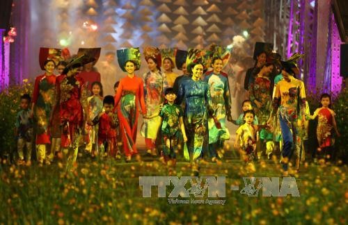 Festival Nghề truyền thống Huế 2017: Ấn tượng “Hội họa Huế và áo dài”  - ảnh 1